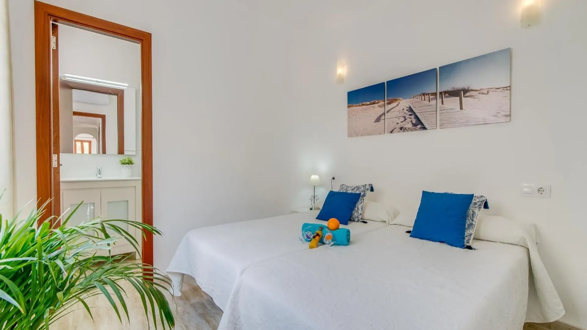 Dom wakacyjny Ideal Retreat For 4 Guests In Can Picafort Hiszpania